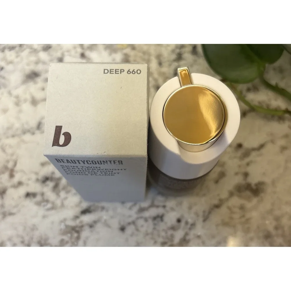 BNIB BEAUTYCOUNTER Skin Twin‎ Featherweight Foundation 1 fl oz Each Deep 660